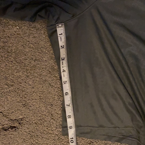 Men’s Under Armour Gray, size Medium shorts - Picture 4 of 4